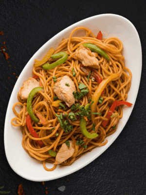 Chicken Hakka Noodles ( Thin)